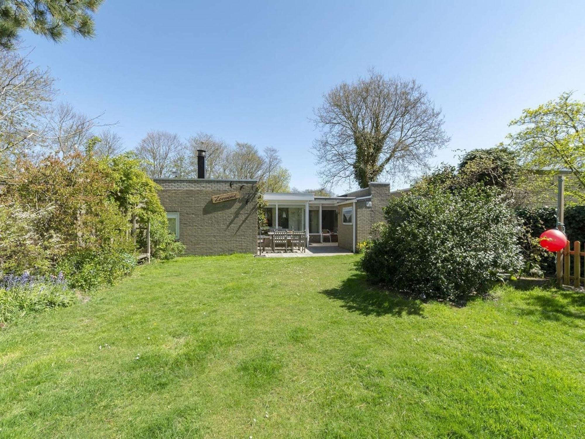 Stylish Bungalow With A Large Garden Sint Maartensvlotbrug ภายนอก รูปภาพ