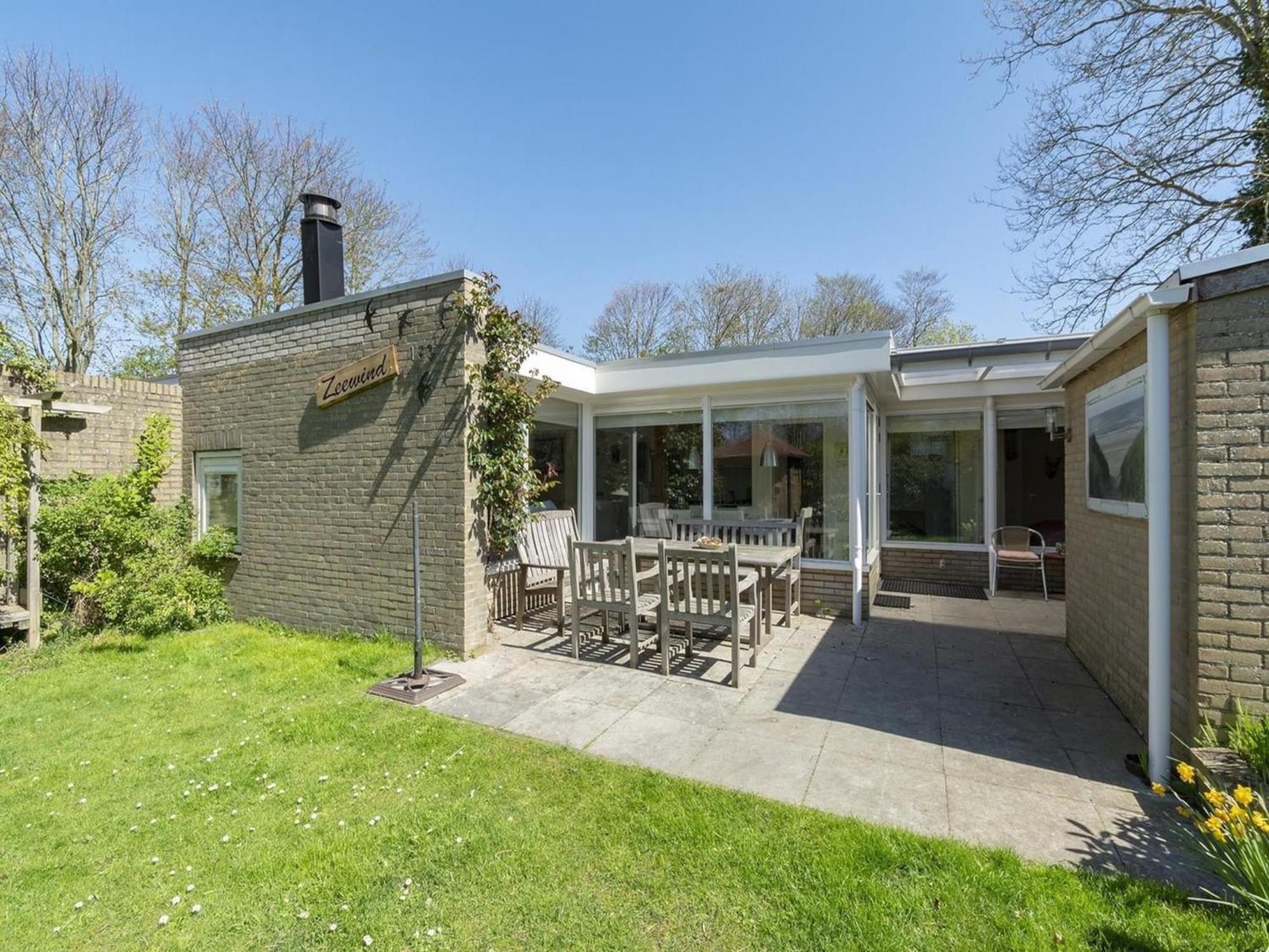 Stylish Bungalow With A Large Garden Sint Maartensvlotbrug ภายนอก รูปภาพ