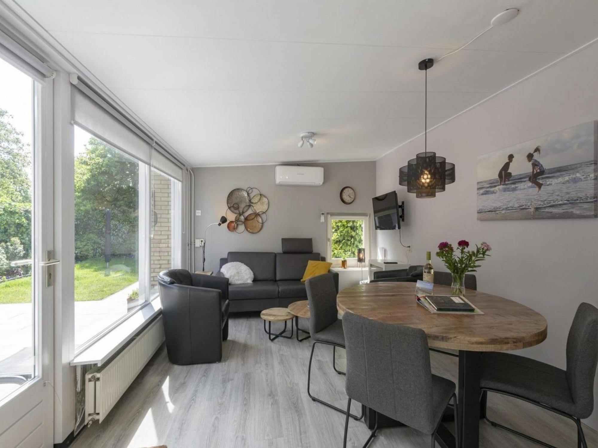 Stylish Bungalow With A Large Garden Sint Maartensvlotbrug ภายนอก รูปภาพ